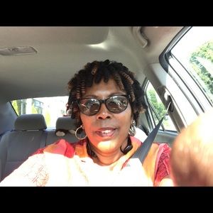 Meet your Posher, Lecia